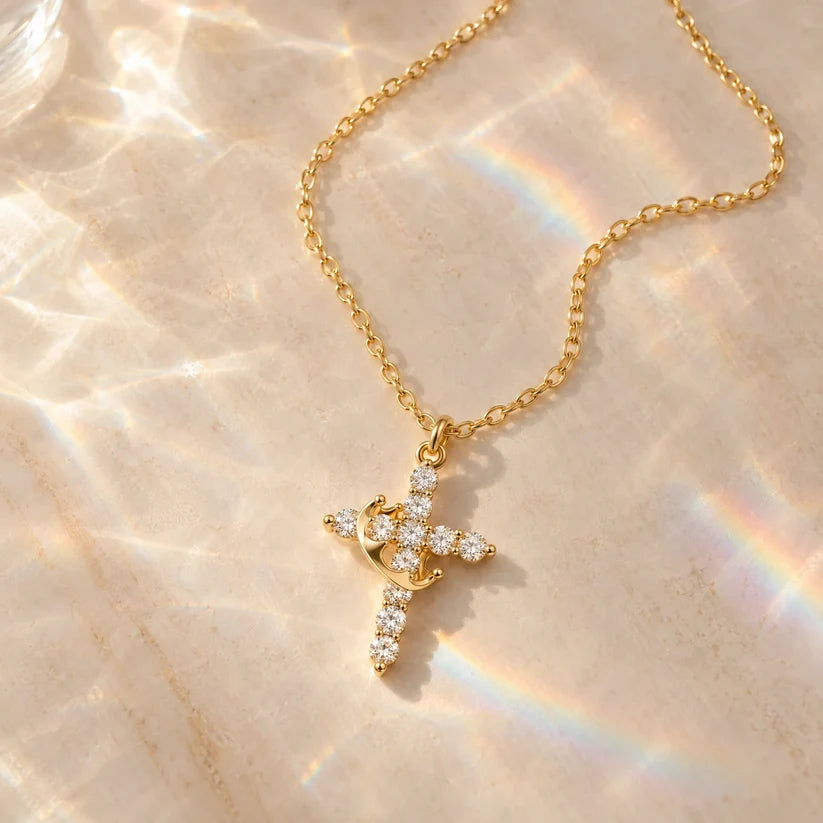 Kors & Krona Halsband i guld – glittrande zirkoniastenar